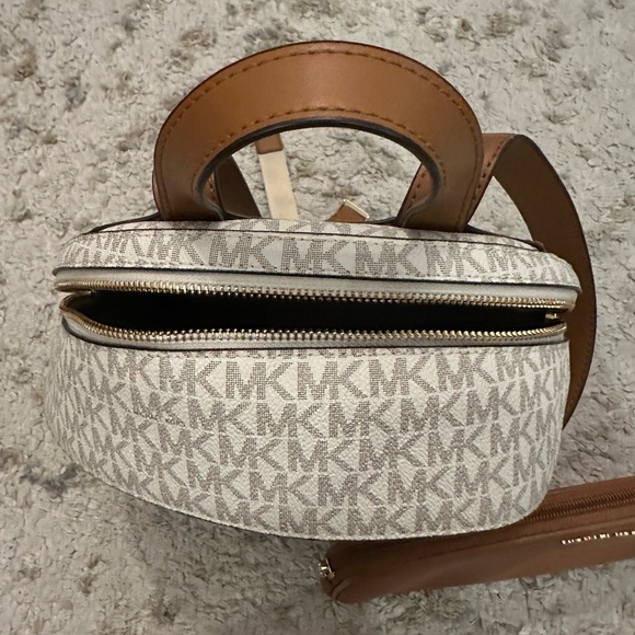 Michael Kors Backpack Purse VGUC - Picture 4 of 7